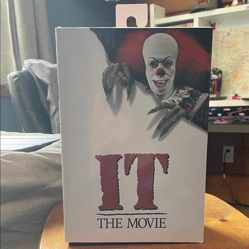 NECA IT The Movie Pennywise Collectible Figurine